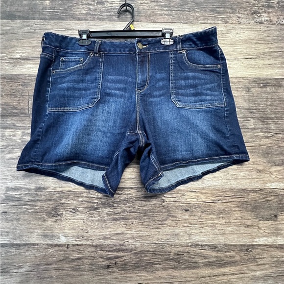 Lane Bryant Dark Blue Denim Shorts - Picture 1 of 4